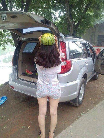 女朋友说她剪了个西瓜头,然后发来了照片 图片